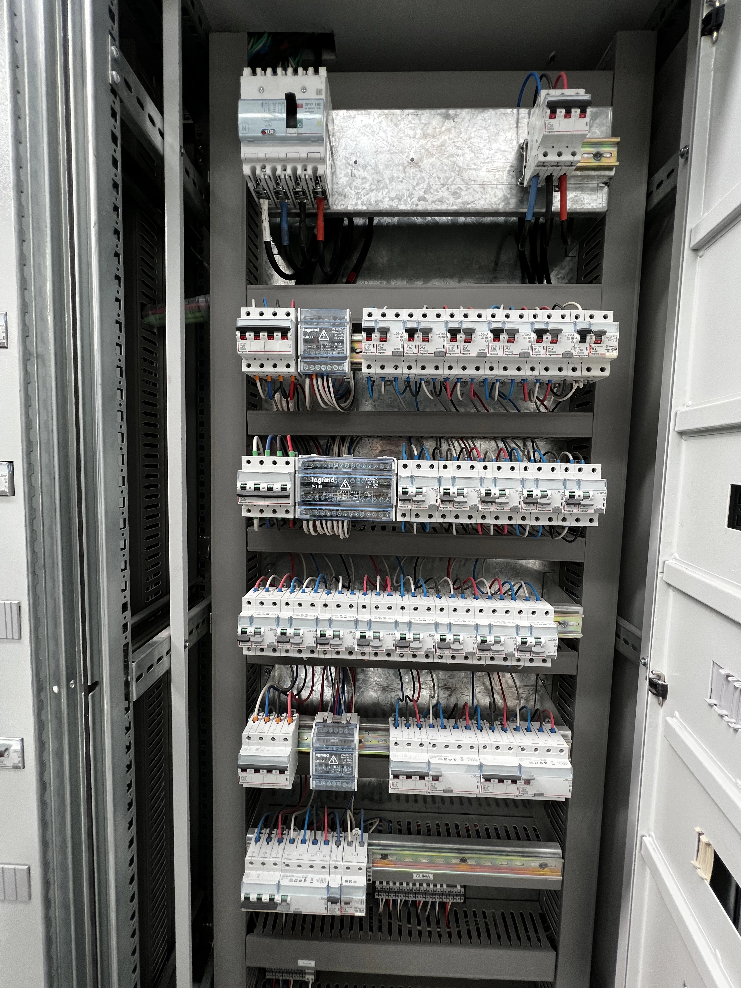 Worldmaq – Eléctrico en Chile | Consultora RVL