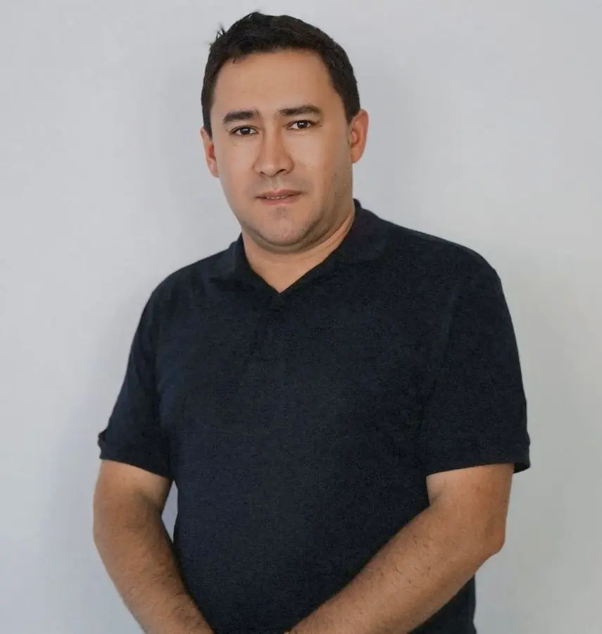 Sebastián Román – Arquitecto Jefe de Proyectos, Ingeniero Eléctrico | Consultora RVL Chile